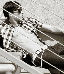 Hot Idols: Andrew M. Gray 5e07da8a4f0b2.jpg