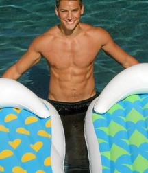 Hot Idols: Andrew M. Gray 5e07dacb6ed9b.jpg