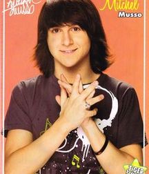 Hot Idols: Mitchel Musso 5e0e92ebc7886.jpg