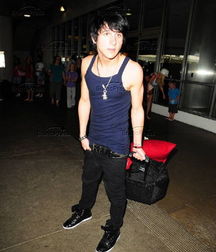 Hot Idols: Mitchel Musso 5e0e933464a28.jpg