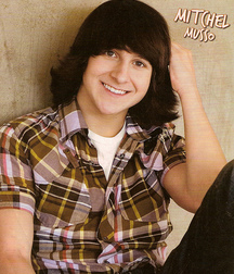 Hot Idols: Mitchel Musso 5e0e941ca3e85.jpg