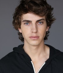 Hot Idols: Chase Ellison 5e0faf35ba139.jpg
