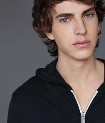 Hot Idols: Chase Ellison 5e0faf3f49558.jpg