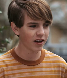 Hot Idols: Chase Ellison 5e0fafb51a342.jpg
