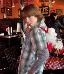 Hot Idols: Chase Ellison 5e0fafe634b22.jpg