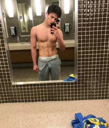 Hot Idols: Davis Cleveland 5e2e436796abd.png