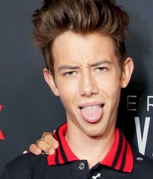 Hot Idols: Griffin Gluck 5e5d36d277186.jpg