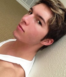 Hot Idols: Paul Butcher 5e5fee5a5fbe1.jpg