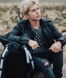 Hot Idols: Paul Butcher 5e5feef897a83.jpg