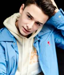 Hot Idols: Noah Schnapp 5e67c11bef19b.jpg