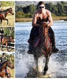 Hot Idols: Zac Efron 5e6a6cb75d865.jpg
