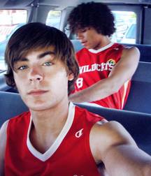 Hot Idols: Zac Efron 5e6a6cbaa3c44.jpg