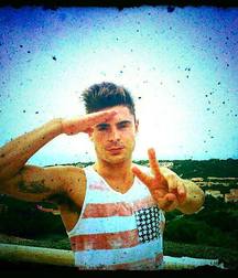 Hot Idols: Zac Efron 5e6a6cbe79adf.jpg