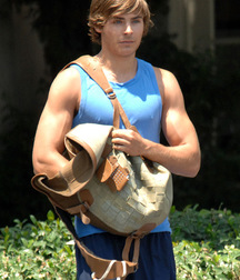 Hot Idols: Zac Efron 5e6a6d2e78f50.jpg