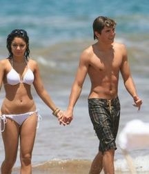 Hot Idols: Zac Efron 5e6a6db176ee1.jpg