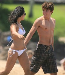 Hot Idols: Zac Efron 5e6a6db38f764.jpg