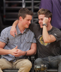 Hot Idols: Zac Efron 5e6a6e138274e.jpg