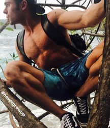 Hot Idols: Zac Efron 5e6a6e8403250.jpg