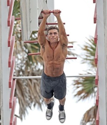 Hot Idols: Zac Efron 5e6a6eb726129.jpg