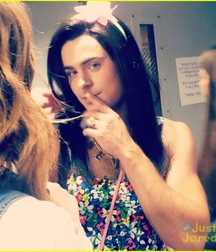 Hot Idols: Zac Efron 5e6a6ebed0613.jpg
