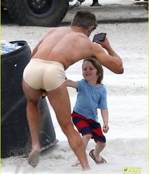 Hot Idols: Zac Efron 5e6a6ee99e39d.jpg
