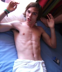Hot Idols: Nicholas Hoult 5e7ce14bf2d40.jpg