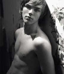 Hot Idols: Nicholas Hoult 5e7ce14f997cd.jpg