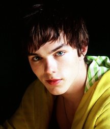 Hot Idols: Nicholas Hoult 5e7ce16aab41b.jpg