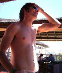 Hot Idols: Nicholas Hoult 5e7ce17c36436.jpg