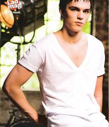 Hot Idols: Nicholas Hoult 5e7ce1ae43ea4.jpg