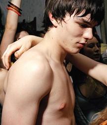 Hot Idols: Nicholas Hoult 5e7ce1afbb2ac.jpg