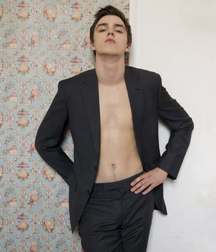 Hot Idols: Nicholas Hoult 5e7ce1b5da86f.jpg