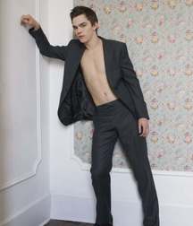 Hot Idols: Nicholas Hoult 5e7ce1bbb5037.jpg