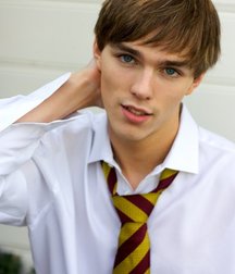 Hot Idols: Nicholas Hoult 5e7ce1d78cee5.jpg