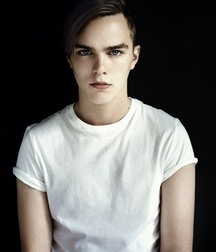 Hot Idols: Nicholas Hoult 5e7ce1df4eb7e.jpg
