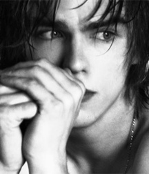 Hot Idols: Nicholas Hoult 5e7ce2280d2fd.jpg