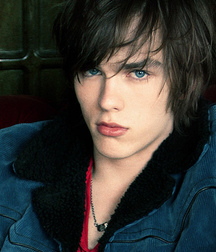 Hot Idols: Nicholas Hoult 5e7ce252cd0bb.jpg