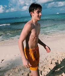 Hot Idols: Johnny Orlando 5e7cf566c3dab.jpeg