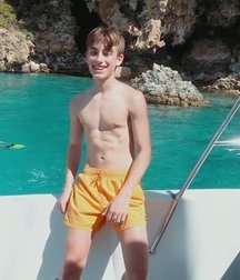 Hot Idols: Johnny Orlando 5e7cf59e3f747.jpg