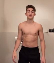 Hot Idols: Johnny Orlando 5e7cf5f711e56.jpg