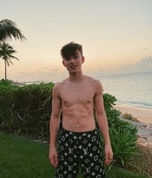 Hot Idols: Johnny Orlando 5e7cf60b395e6.jpg