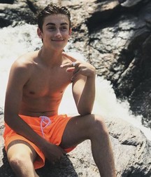 Hot Idols: Johnny Orlando 5e7cf78f2b033.jpg