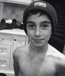 Hot Idols: Johnny Orlando 5e7cf798e0337.jpg