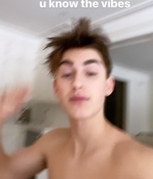 Hot Idols: Johnny Orlando 5e7cf8094b88b.jpg