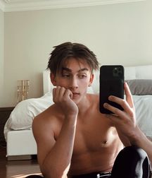 Hot Idols: Johnny Orlando 5e7cf826c4fae.jpg