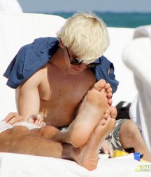 Hot Idols: Tom Felton 5e7f88f652083.jpg