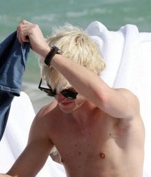 Hot Idols: Tom Felton 5e7f88f7debed.jpg
