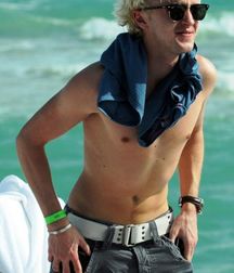 Hot Idols: Tom Felton 5e7f88f988b13.jpg