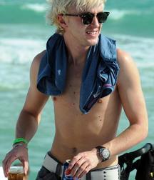 Hot Idols: Tom Felton 5e7f88fc574d0.jpg
