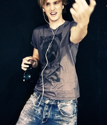 Hot Idols: Tom Felton 5e7f8921aaf0b.jpg